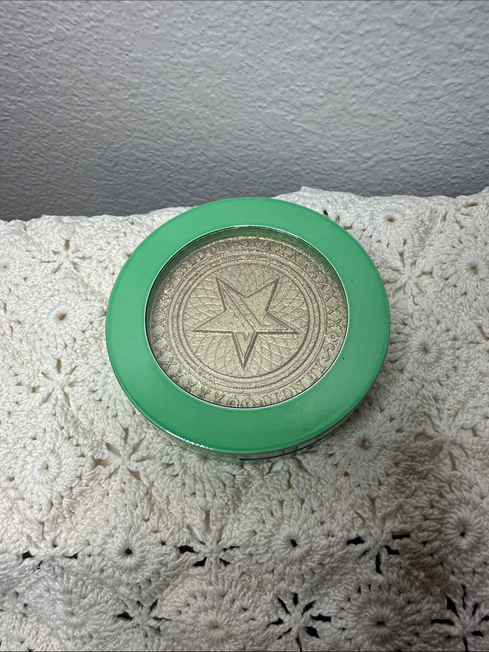 Jeffree Star Mint Green Compact Highlighter